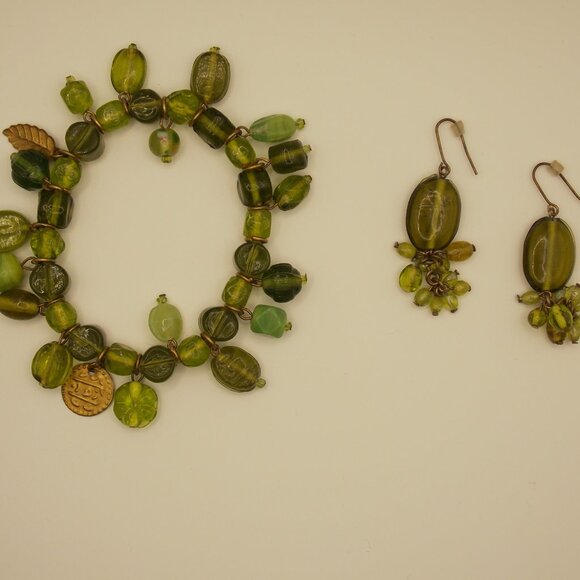 Green Beaded Bracelet and Earrings Set - Picture 1 of 4